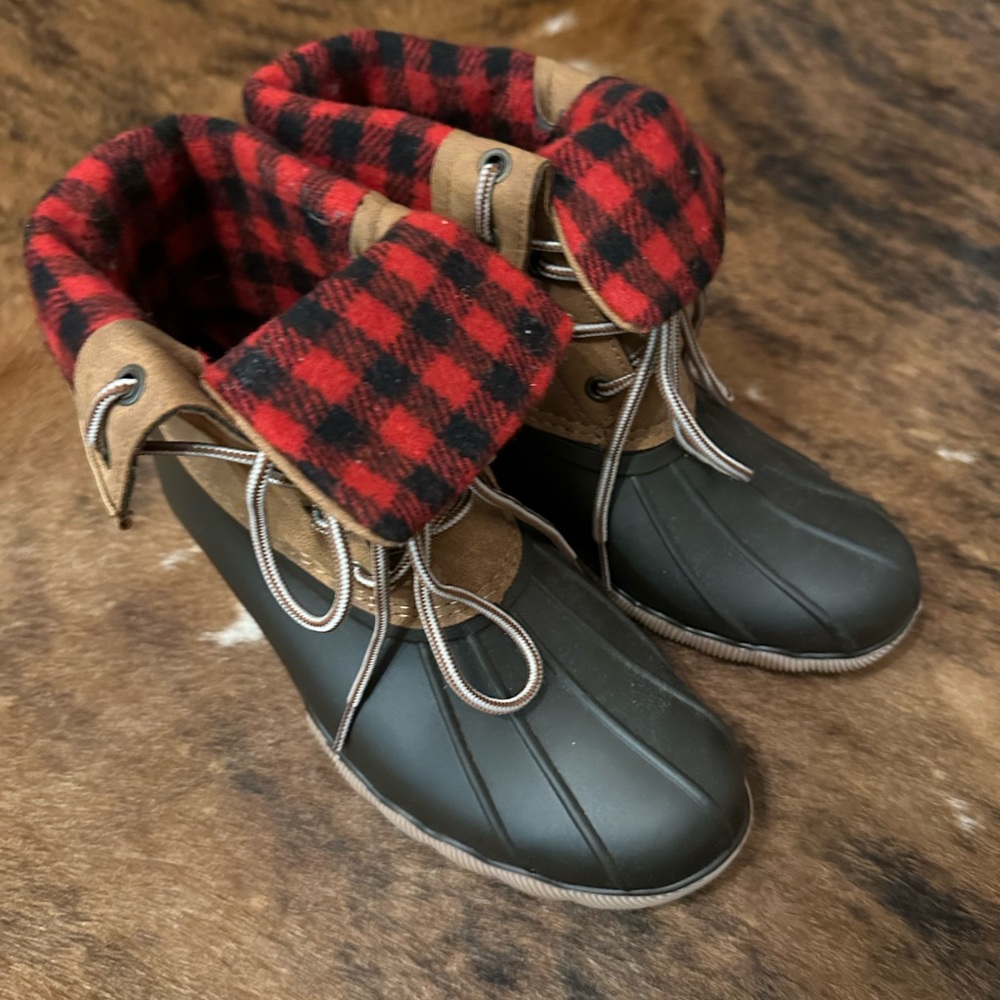 red & black duck boots